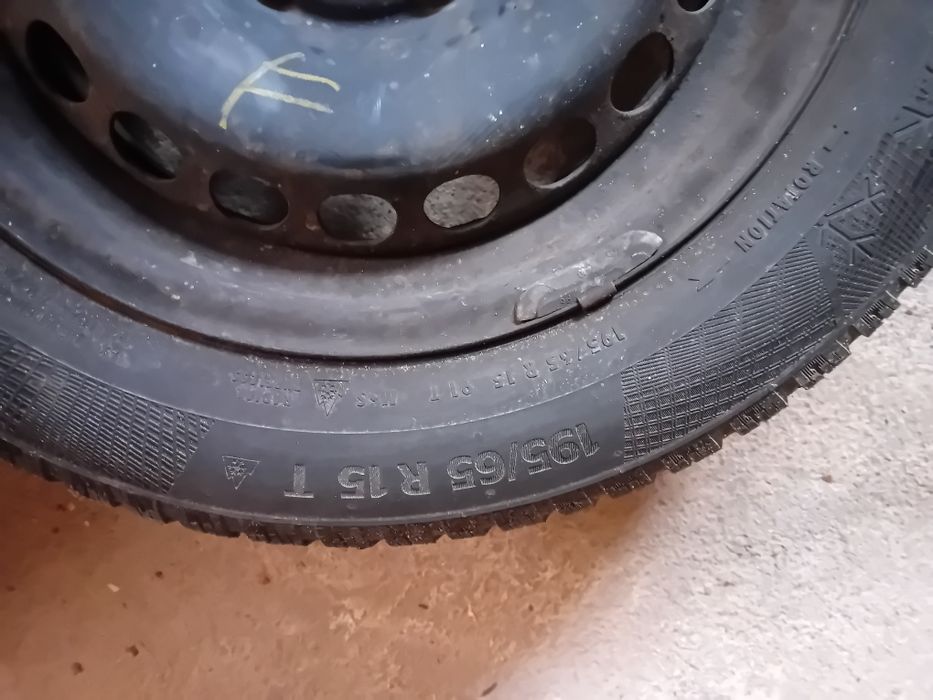 Vând 2 jante cu cauciuc M-S 195-65R15