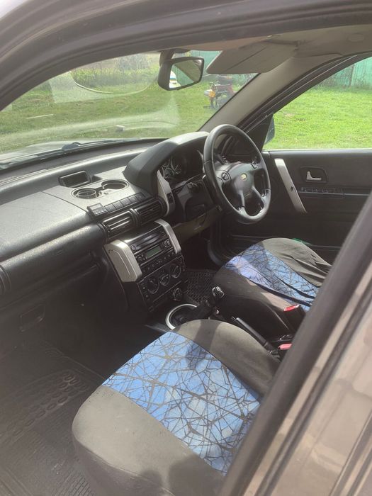 Vand Land Rover in stare buna
