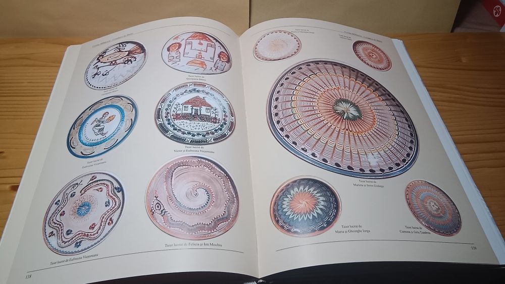 Carte " Ceramica de Hurez" Corina Mihaescu