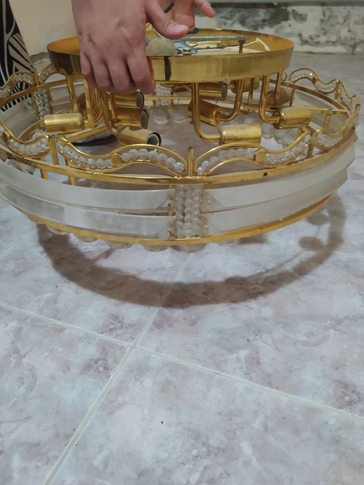 Продам большую люстру