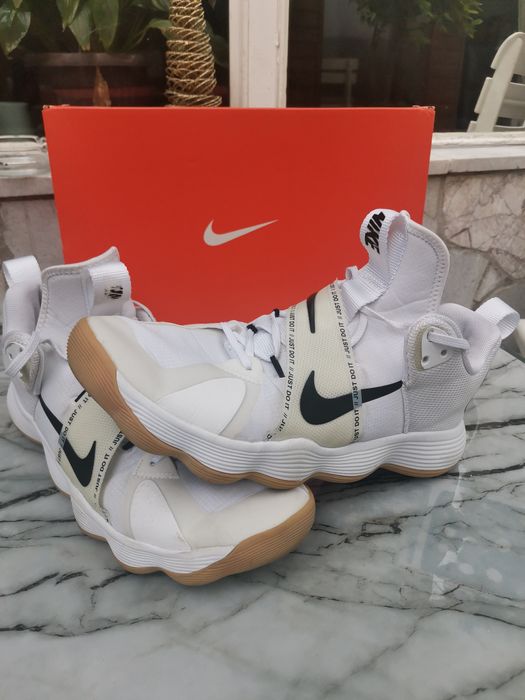 Маратонки NIKE за волейбол