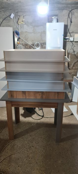 Стол новый готовый можно и на заказ