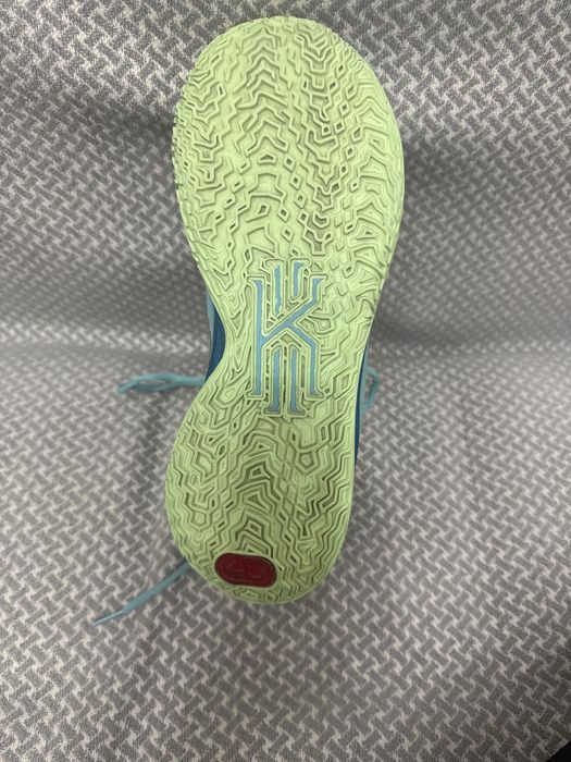 Кроссовки Kyrie 7