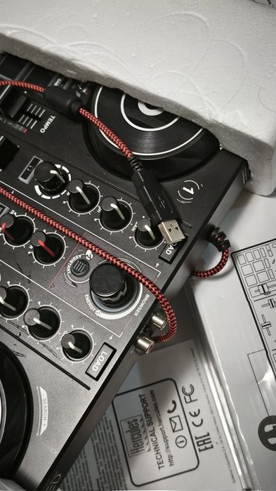 Consola DJ Hercules inpulse 200
