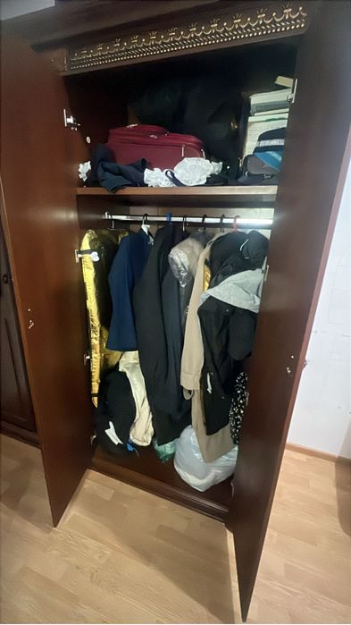 Шкаф коричневый