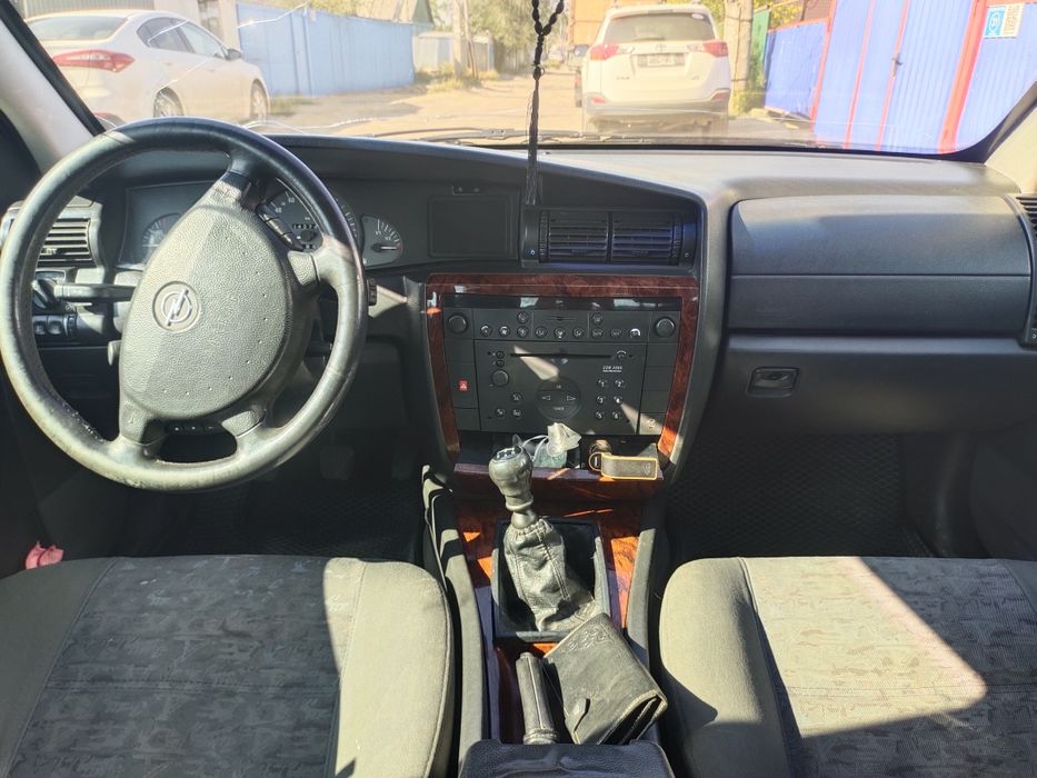 Срочно продам опель омега б 2001 год