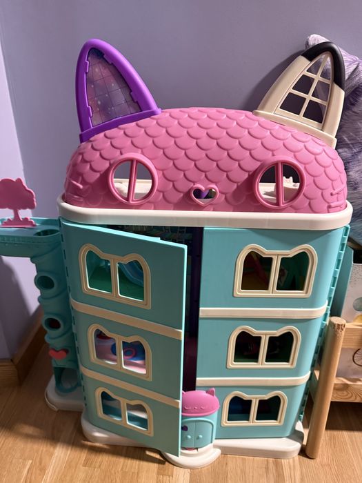 Gabby’s dollhouse