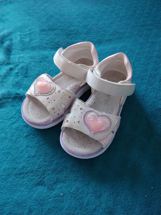 Продам сандали 26 размер