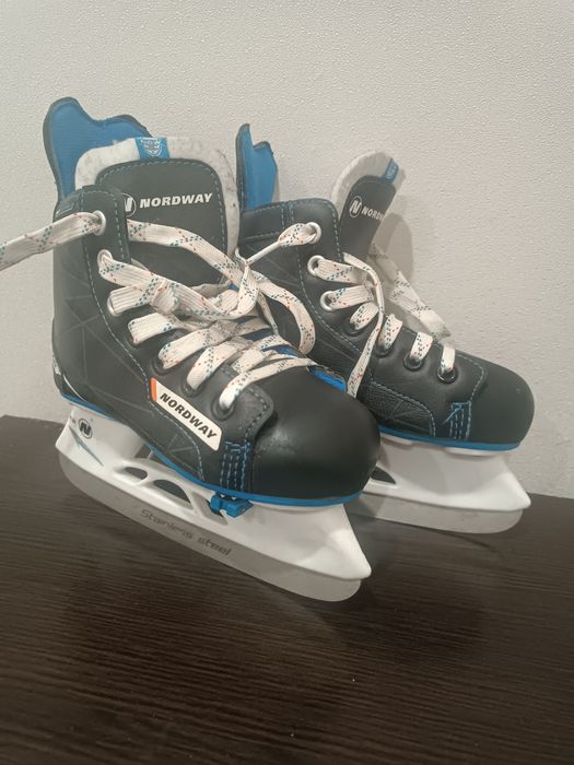 Продам коньки детские фирменные