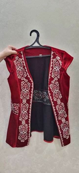 Продам жилетки национальные