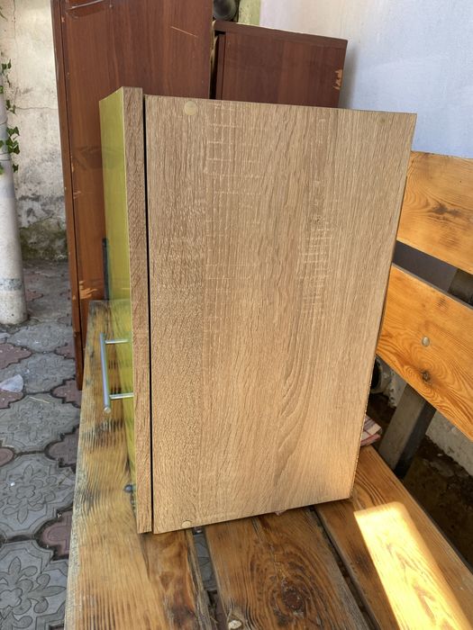 Навесной шкафчик