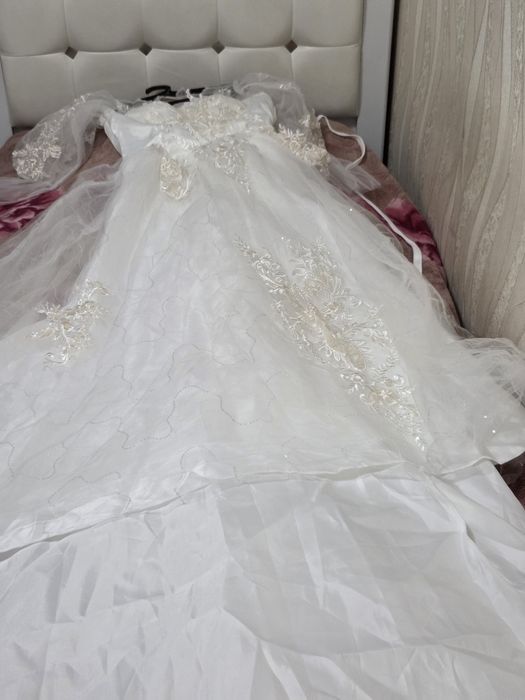 Свадебные платье продам