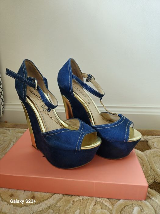 Продам босаножки