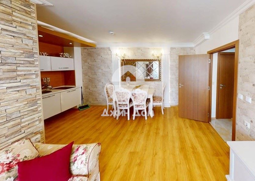 Продава се Двустаен апартамент в к.к. Слънчев бряг - 64 кв.м за 988 €/кв.м - Снимка #2