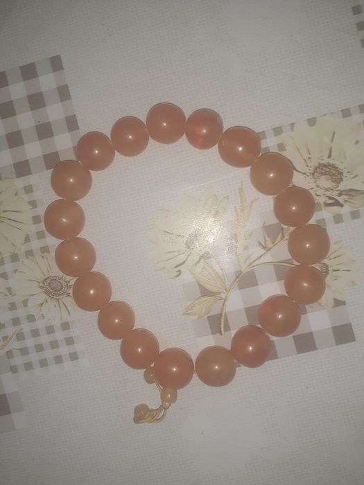 Стара броеница жълт