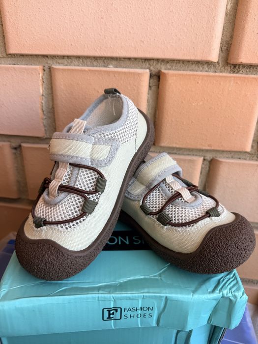 Кроссовки новые, размер 28