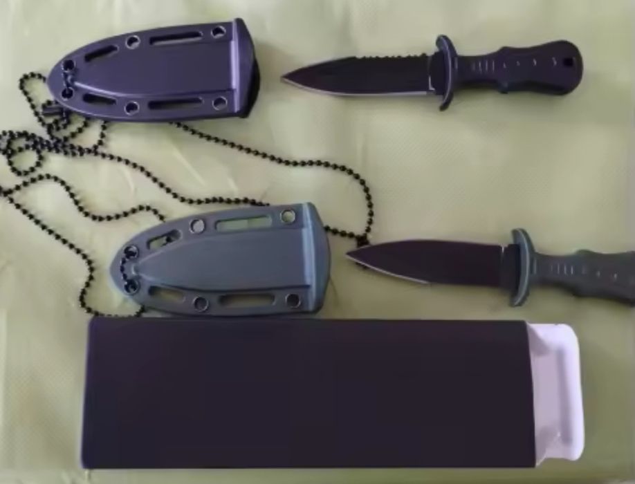 Cutit dimensiuni mici cu teaca