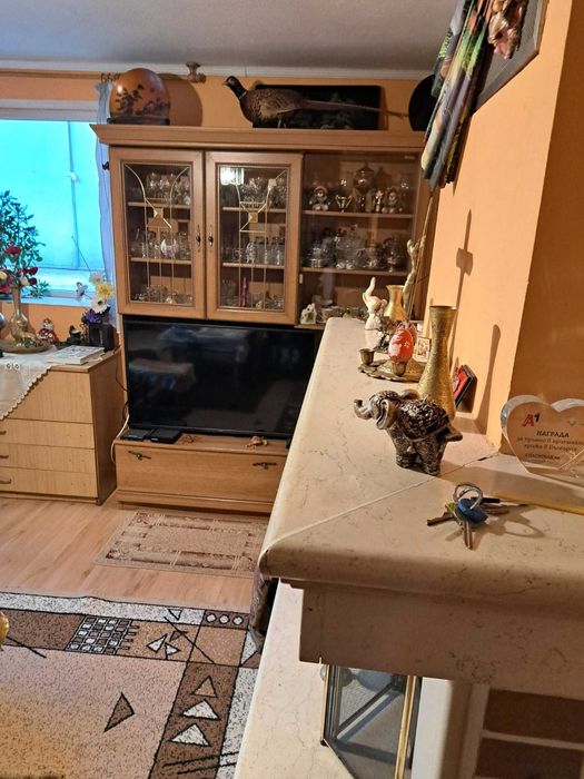 Дава се под наем Етаж от къща в Казанлък - 80 кв.м за 255 € - Снимка #1