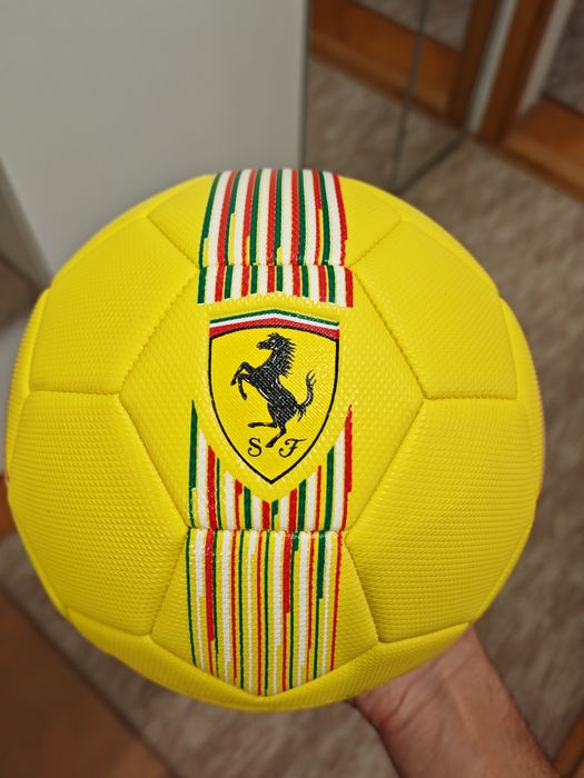 Vând minge fotbal mărimea 5 - Scuderia Ferrari