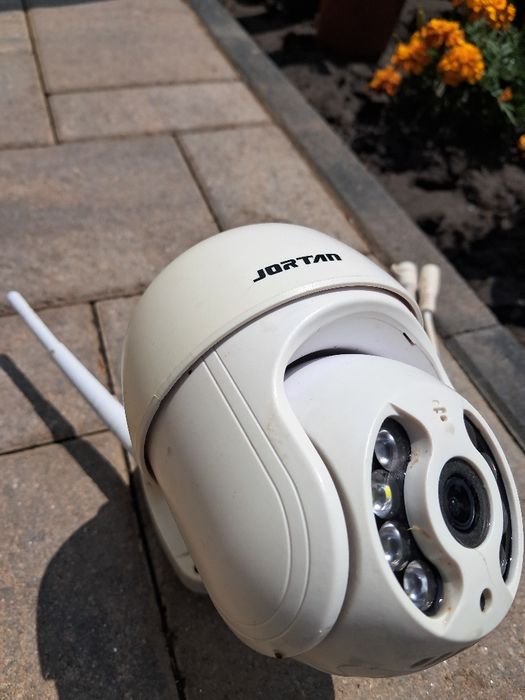 2 camere de supraveghere