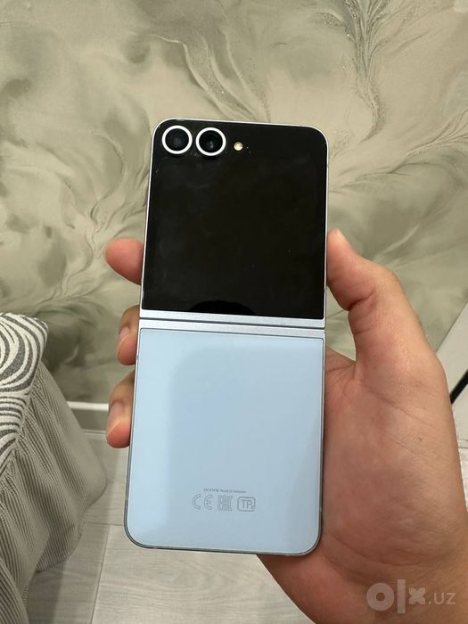 Samsung flip 6 ..