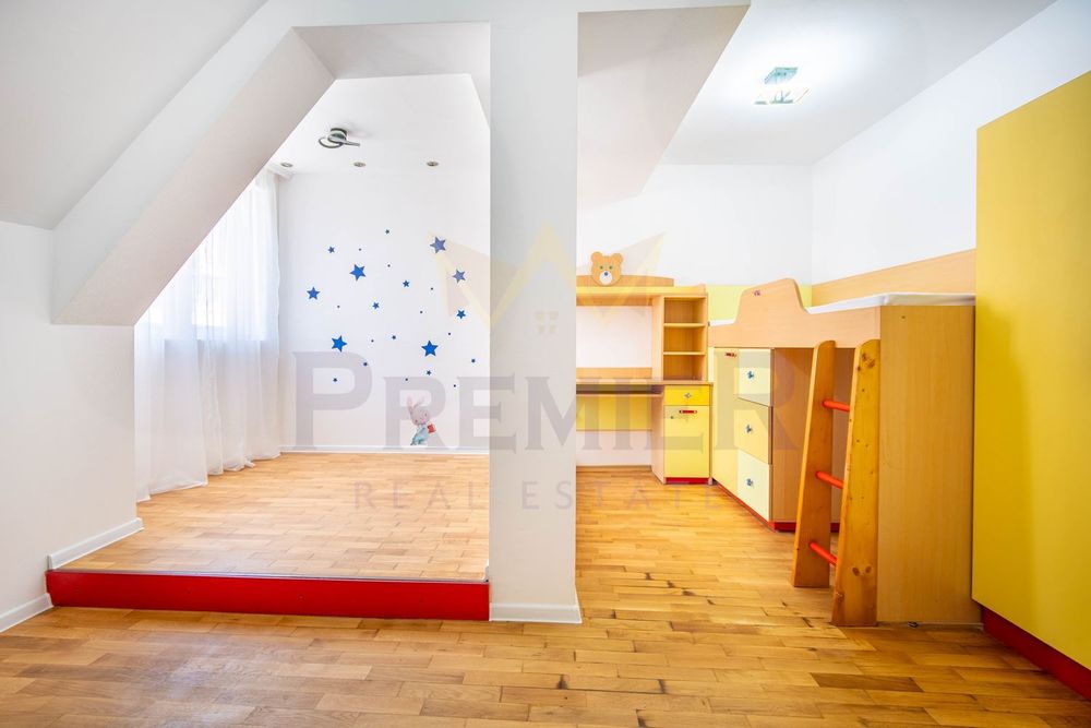 Продава се Тристаен апартамент в Варна, Център - 105 кв.м за 1848 €/кв.м - Снимка #8