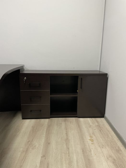 Офисный стол с комодом