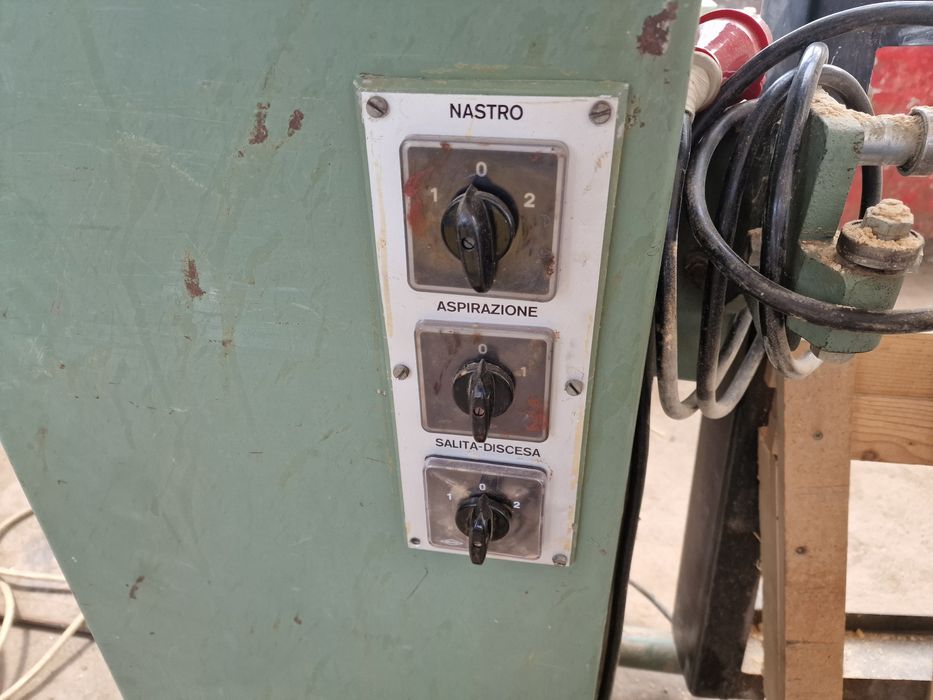 лентов шлайф с автоматично вдигане на масата 3000мм.