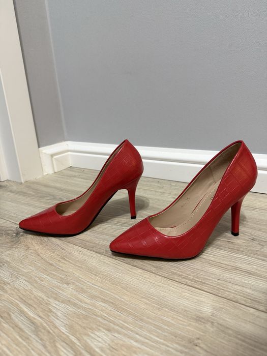 Продам туфли новые