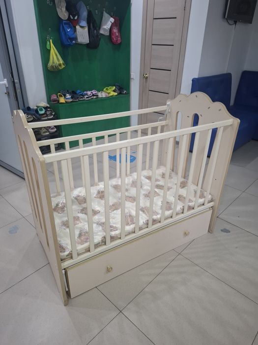 Детская кровать продаю срочно..