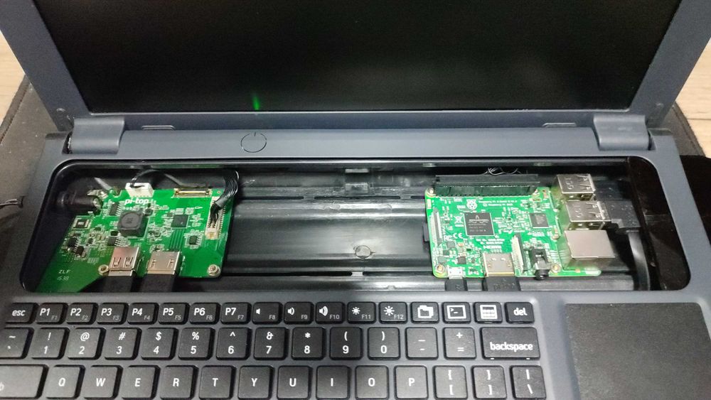 laptop pi-top  raspberry pi cu emulator retro instalat