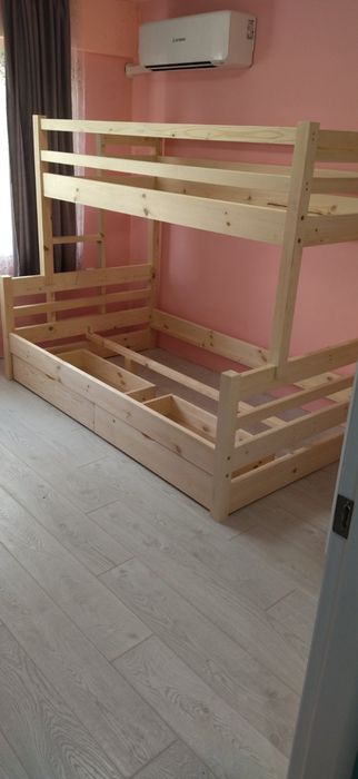 Продавам двуетажни легла