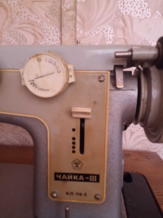 Продам швейную машинку