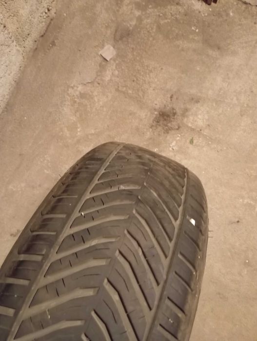 Гуми 17 всесезонни