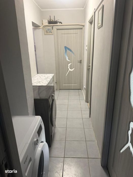- Apartament 3 camere confort 1 decomandat, zona Progresu, etaj 3/4.