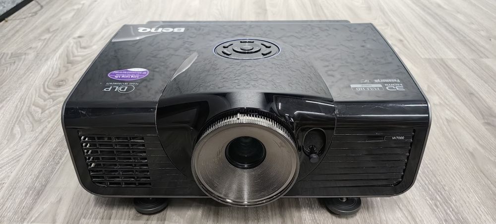 Продам Проектор BenQ w7000