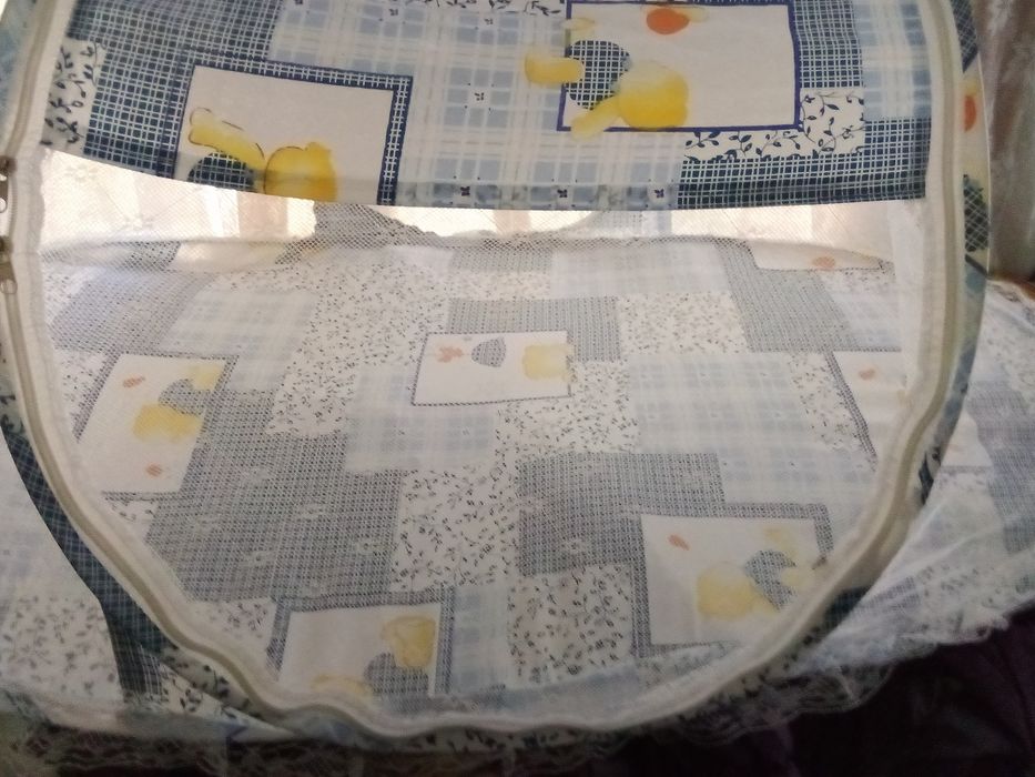 В оранжев и син цвят за бебе по 10лв броя