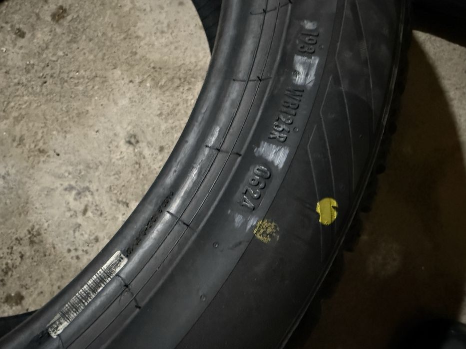 235 40 18 Pirelli Cinturato all season