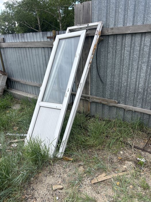 Продам пластиковые двери