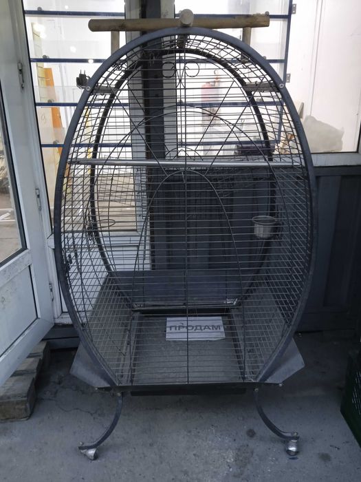 Продается большая клетка для попугаев