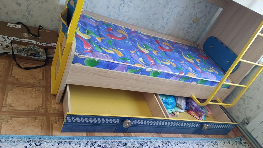 Двухярусный кровать