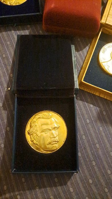 Medalii comemorative