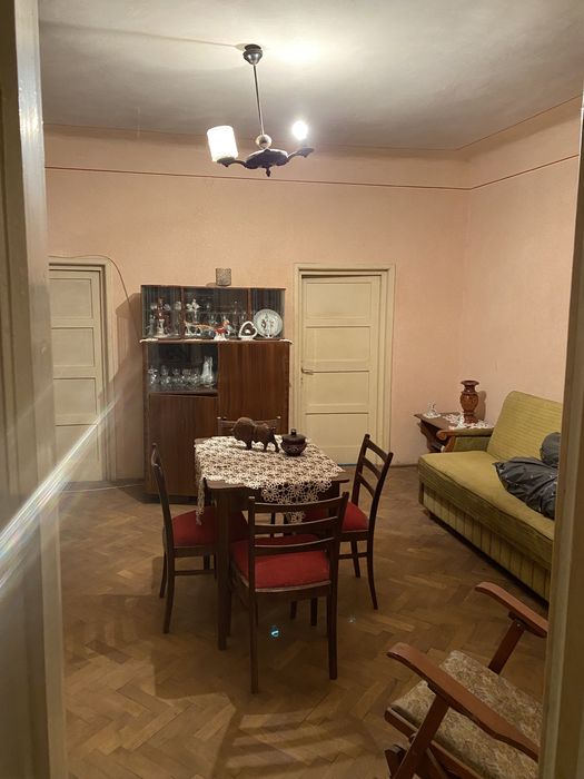 Vand casa si anexe