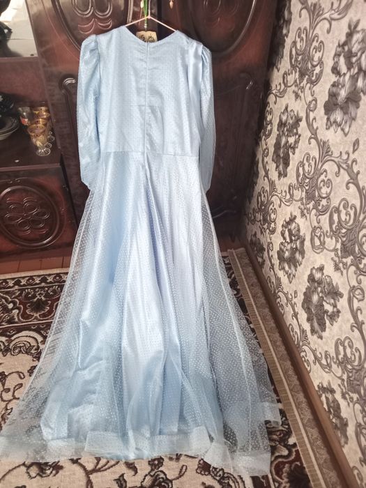 Vechirni kuylak oqshon libos