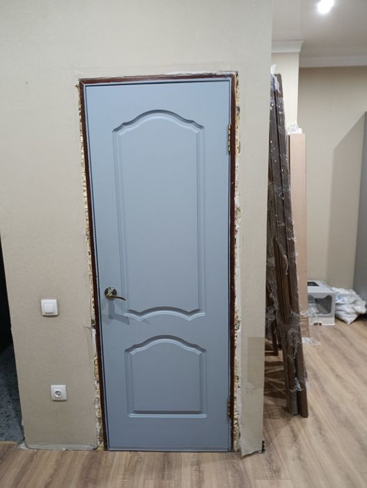 Отдам даром 7 дверей высота 2 м.