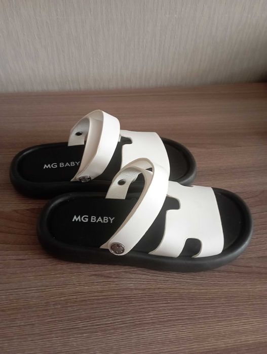 Сандалии на мальчика новые