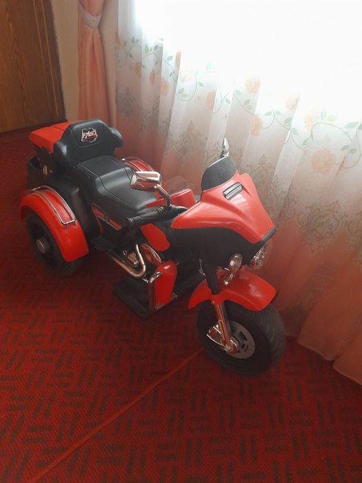 Masofadan boshqariladigan(pultda) bolalar kirik avtoo'yinchoqlari.