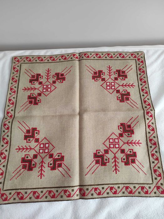 Карета българска бродерия