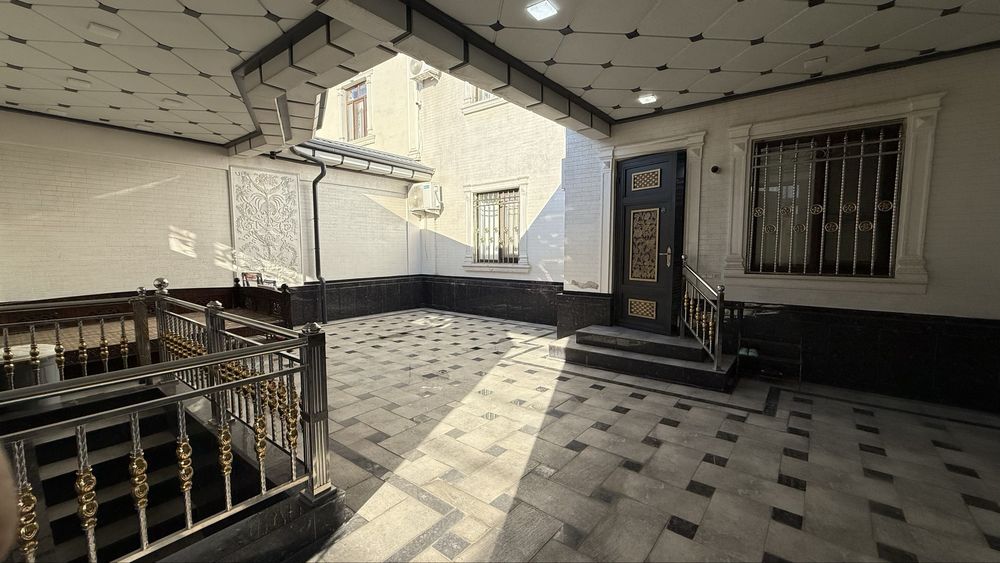 SERGELI da 2-sotix kotej , Yashash maydoni 200 kv