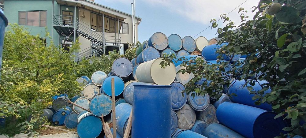 Plastmassa va Temir Bochkalar Sotiladi